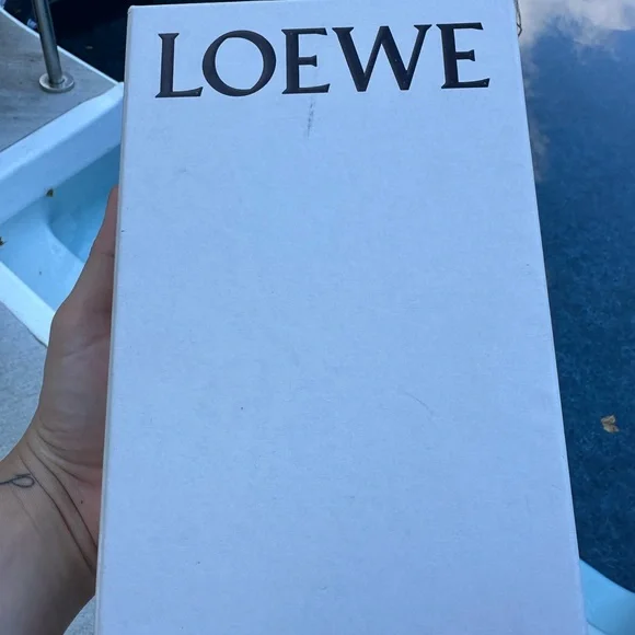 Loewe 🤍 Maroon Textured Leather Clutch - Picture 13 of 14